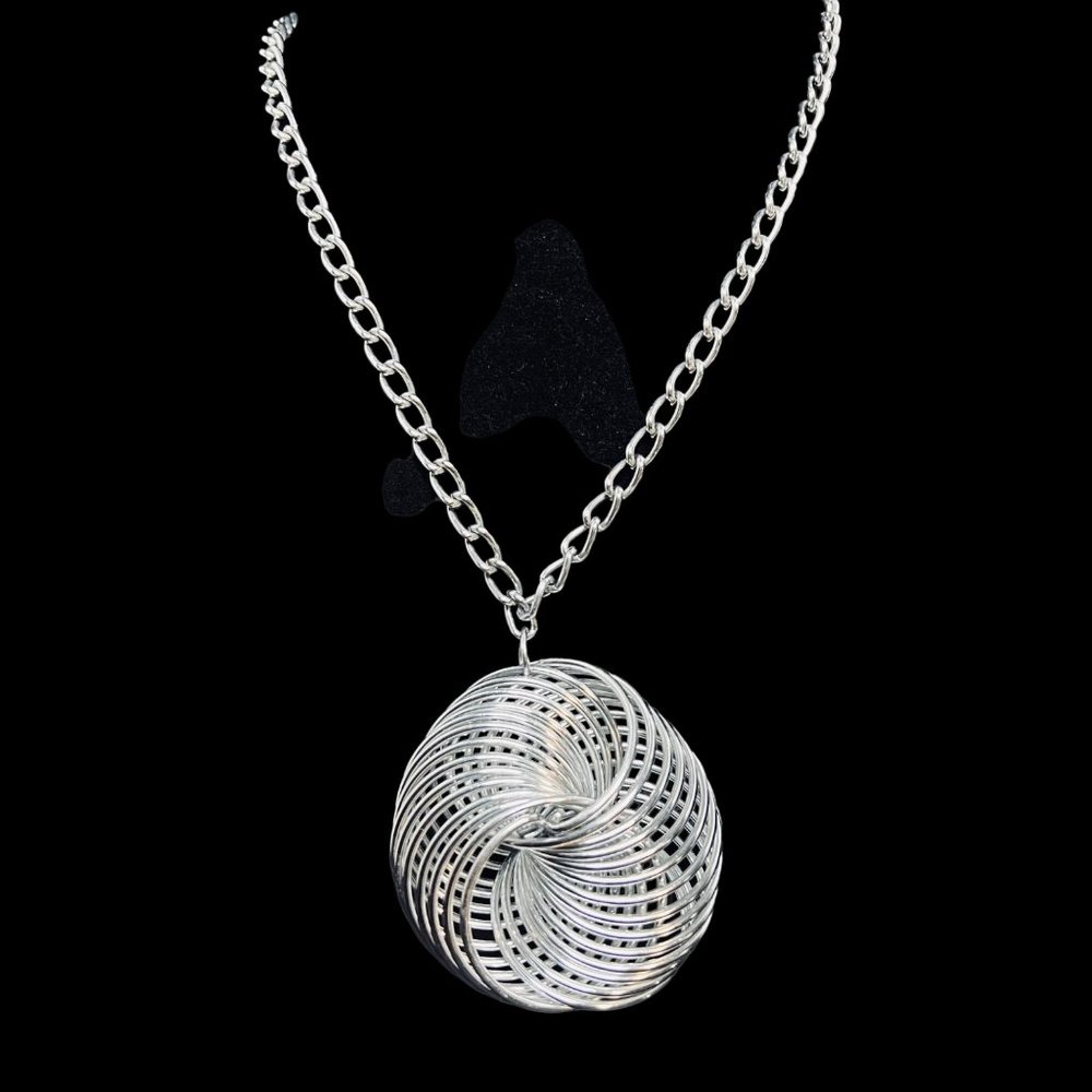 Silver Tone Curb Chain Necklace W/Large Interlocking Circles Pendant (4702)